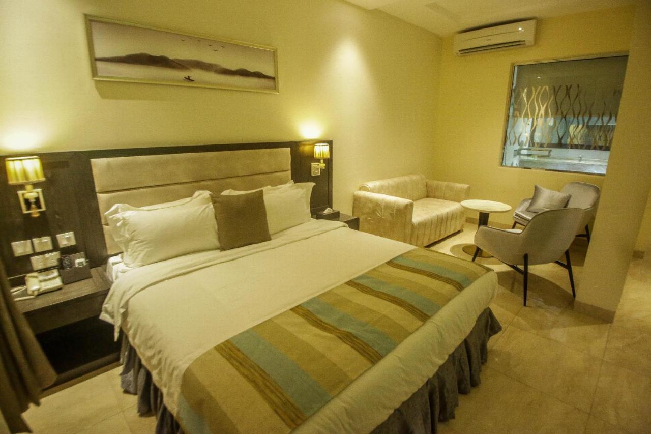 Perfecto La Villa Hotel And Suites Lagos Exterior foto